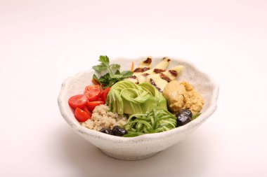 Taze salata tabağı ile karışık yeşillik