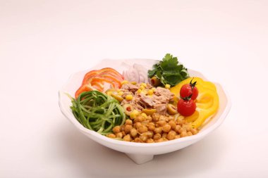 Taze salata tabağı ile karışık yeşillik