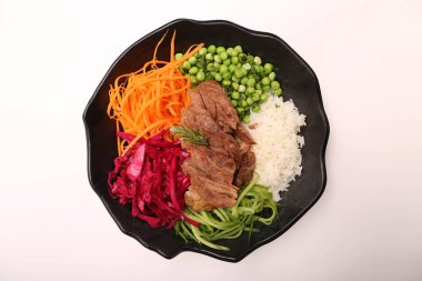 Taze salata tabağı ile karışık yeşillik