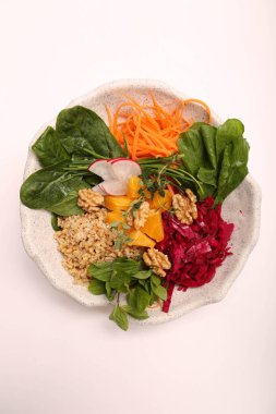 Taze salata tabağı ile karışık yeşillik