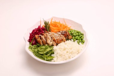 Taze salata tabağı ile karışık yeşillik