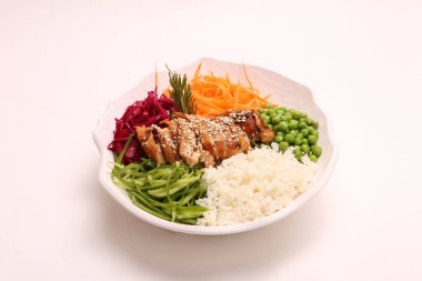 Taze salata tabağı ile karışık yeşillik