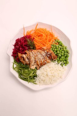 Taze salata tabağı ile karışık yeşillik