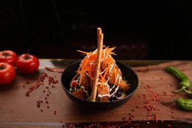 Taze salata tabağı ile karışık yeşillik