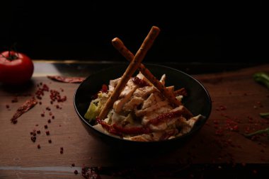 Taze salata tabağı ile karışık yeşillik