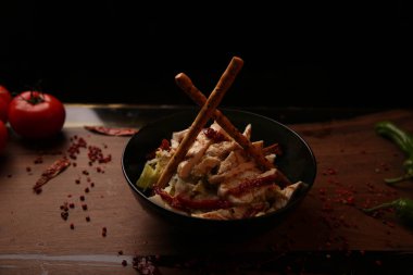 Taze salata tabağı ile karışık yeşillik