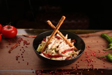 Taze salata tabağı ile karışık yeşillik