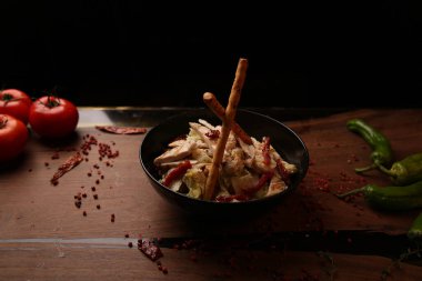 Taze salata tabağı ile karışık yeşillik