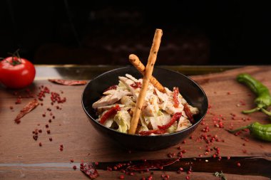 Taze salata tabağı ile karışık yeşillik