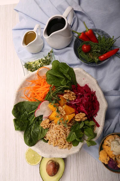 Frischer Salatteller Mit Gemischtem Gemüse — Stockfoto