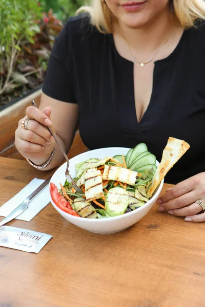 Prato Salada Fresca Com Verduras Misturadas — Fotografia de Stock