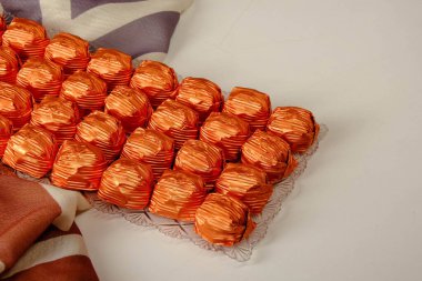 bir sürü değişik çikolatalı pralin