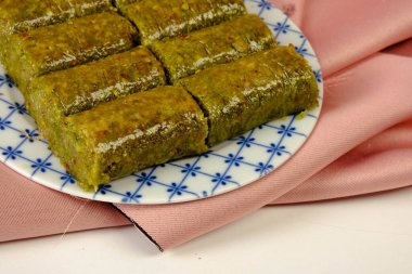 Geleneksel hindistancevizli tatlı baklavası. Ev yapımı fındıklı ve ballı baklava..