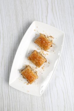 Geleneksel hindistancevizli tatlı baklavası. Ev yapımı fındıklı ve ballı baklava..