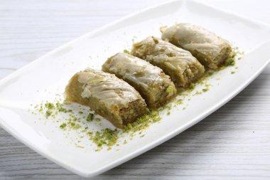 Geleneksel hindistancevizli tatlı baklavası. Ev yapımı fındıklı ve ballı baklava..