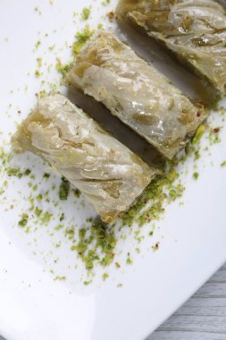 Geleneksel hindistancevizli tatlı baklavası. Ev yapımı fındıklı ve ballı baklava..