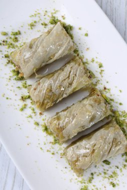 Geleneksel hindistancevizli tatlı baklavası. Ev yapımı fındıklı ve ballı baklava..