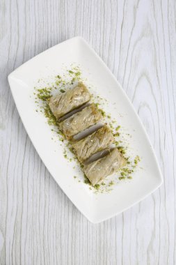 Geleneksel hindistancevizli tatlı baklavası. Ev yapımı fındıklı ve ballı baklava..