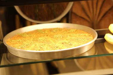 Geleneksel hindistancevizli tatlı baklavası. Ev yapımı fındıklı ve ballı baklava..