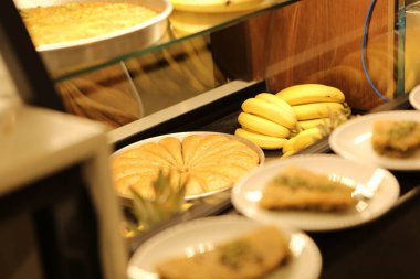 Geleneksel hindistancevizli tatlı baklavası. Ev yapımı fındıklı ve ballı baklava..