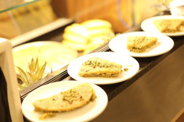 Geleneksel hindistancevizli tatlı baklavası. Ev yapımı fındıklı ve ballı baklava..