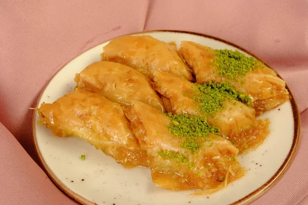 Traditional Turkish Dessert Baklava Cashew Walnuts Homemade Baklava Nuts Honey — Stock Photo, Image