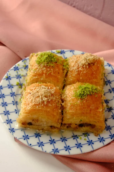 Traditional Turkish Dessert Baklava Cashew Walnuts Homemade Baklava Nuts Honey — Stock Photo, Image