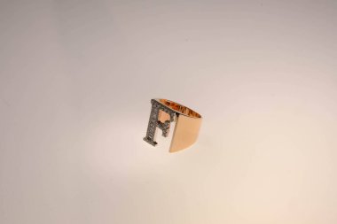 Elmas Mücevherler ve Moda Mücevherleri