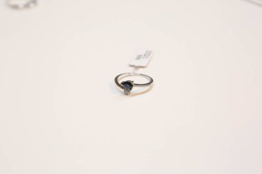 Elmas Mücevherler ve Moda Mücevherleri