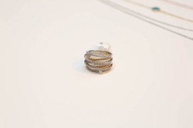 Elmas Mücevherler ve Moda Mücevherleri