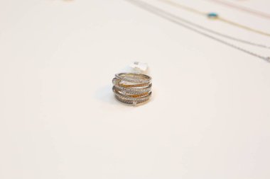 Elmas Mücevherler ve Moda Mücevherleri