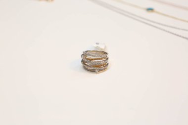 Elmas Mücevherler ve Moda Mücevherleri