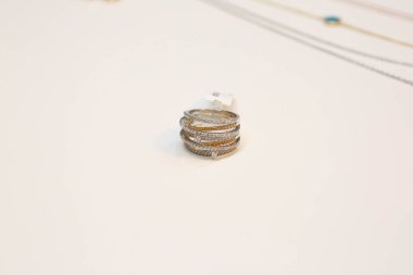 Elmas Mücevherler ve Moda Mücevherleri