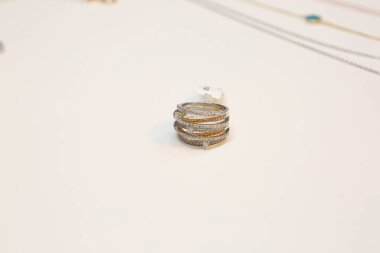 Elmas Mücevherler ve Moda Mücevherleri