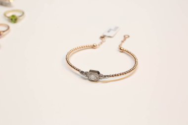 Elmas Mücevherler ve Moda Mücevherleri