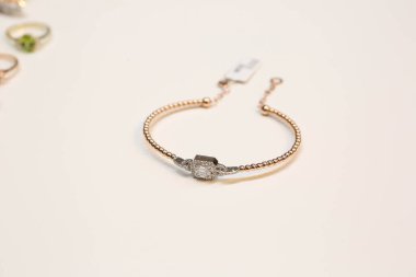 Elmas Mücevherler ve Moda Mücevherleri