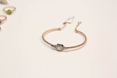 Elmas Mücevherler ve Moda Mücevherleri