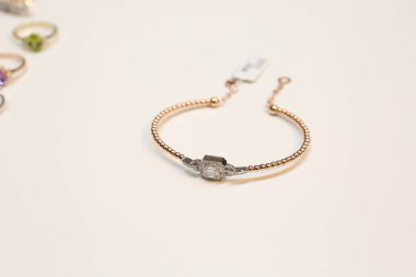 Elmas Mücevherler ve Moda Mücevherleri