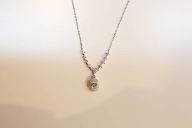 Elmas Mücevherler ve Moda Mücevherleri