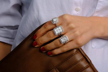 Elmas Mücevherler ve Moda Mücevherleri