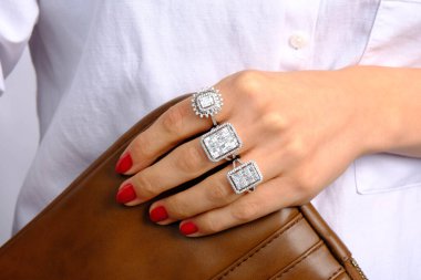 Elmas Mücevherler ve Moda Mücevherleri