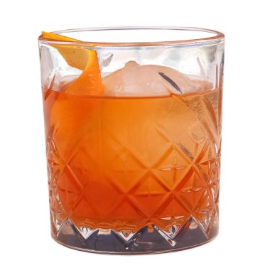 Lokantadaki masada alkol kokteyli.