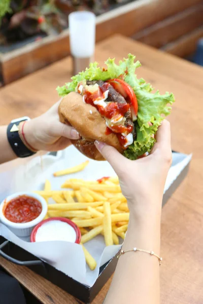 Zelfgemaakte Hamburger Met Verse Groenten — Stockfoto