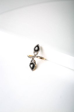 Elmas Mücevherler ve Moda Mücevherleri