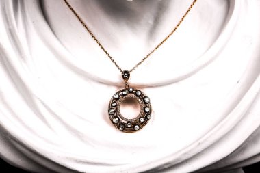 Elmas Mücevherler ve Moda Mücevherleri