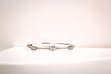 Elmas Mücevherler ve Moda Mücevherleri