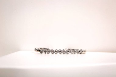 Elmas Mücevherler ve Moda Mücevherleri