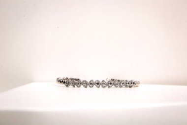 Elmas Mücevherler ve Moda Mücevherleri