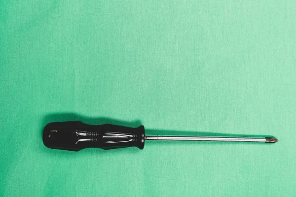 Plastik saplı tornavida.