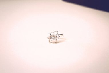 Elmas Mücevherler ve Moda Mücevherleri